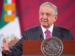 ''¿Saben que me mandó a decir el Papa Francisco con mi esposa? Dígale que no se canse, que siga adelante'', indicó López Obrador en su conferencia matutina. EFE / Presidencia de México