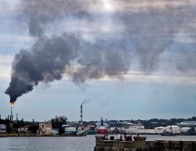 La posibilidad de un nuevo plan de reactivación en Estados Unidos y declaraciones del presidente ruso, Vladimir Putin, sobre recortes de producción, impulsaron los precios del crudo. EFE/Y. Zamora