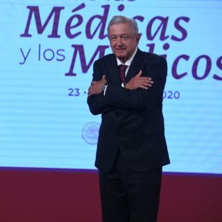 AMLO emite decreto para establecer el Día del Médico