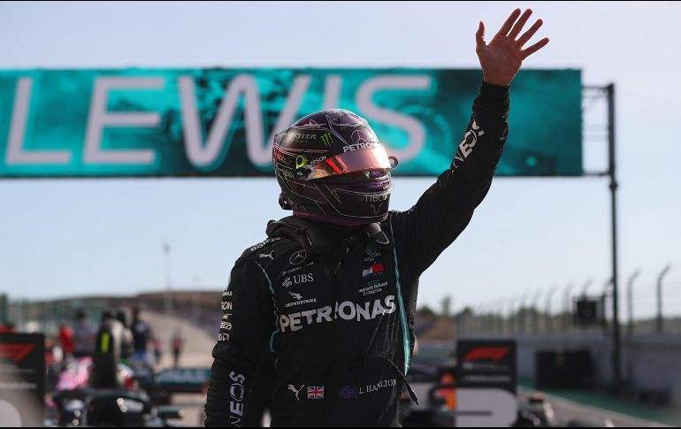 Se trata de la novena ''pole'' de la temporada para Hamilton y la 97 de su carrera, con la que aspira a convertirse en el piloto con más victorias en Grandes Premios. AFP / J. Sena Goulao