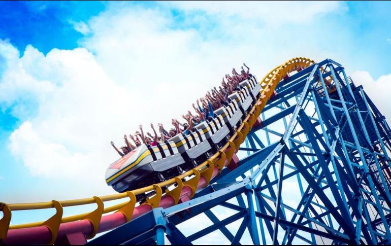 El parque informó que el regreso se realiza bajo la nueva normalidad, con nuestras medidas de higiene, salud y seguridad. FACEBOOK / Six Flags Mexico