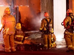 Los bomberos estuvieron trabajando alrededor de cinco horas para combatir el fuego. EFE/ARCHIVO