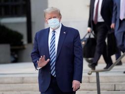 Donald Trump arrecia sus críticas a los medios de comunicación tras publicarse un nuevo récord de nuevos casos de COVID-19 en Estados Unidos. EFE/C. Kleponis