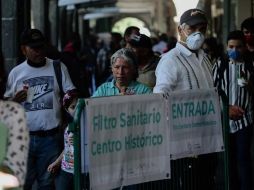 Autoridades insisten en no bajar la guardia con las medidas de distanciamiento social. EL INFORMADOR/G. Gallo