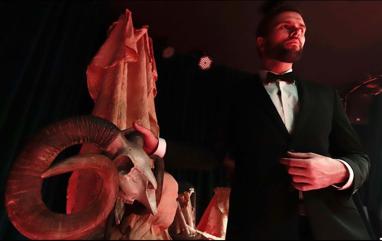 José Ramón Berganza pasa de un personaje a otro en “Los archivos del horror”. SUN