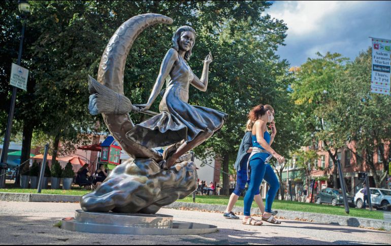 Salem. La Estatua de Samantha, dedicada al personaje de “Hechizada”, es uno de los atractivos de la ciudad. ESPECIAL