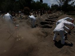 Entre enero y septiembre, el exceso de mortalidad fue de un 42.5 % entre hombres y un 28.1 % entre mujeres. AP/ARCHIVO