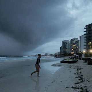 "Zeta" se fortalece a huracán rumbo a Quintana Roo y Yucatán