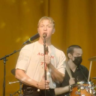 The Drums toca su álbum homónimo de 2010 en velada digital