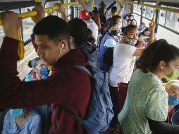 PROBLEMA. De acuerdo con un estudio que Jalisco Cómo Vamos dio a conocer en febrero de 2019, seis de cada 10 habitantes de la Zona Metropolitana de Guadalajara (ZMG) pasan tres horas diarias en las unidades del transporte público.  EL INFORMADOR• F. Atilano