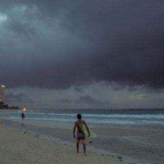 Huracán ''Zeta'' se degrada a tormenta tropical tras impactar la península de Yucatán