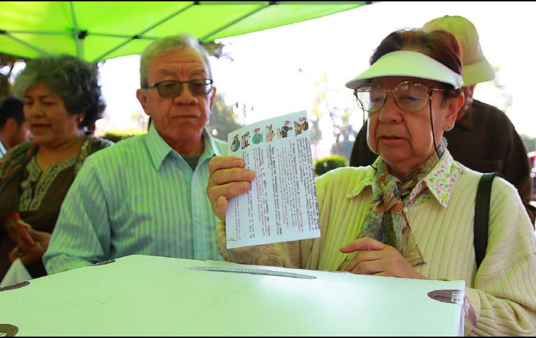 El gobernador junto con el equipo jurídico de la administración estatal definirán los pasos a seguir para echar andar la organización de la eventual consulta. NTX/ARCHIVO