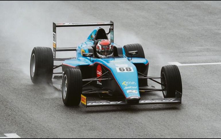 LLAMA LA ATENCIÓN. El joven tapatío corre en la Fórmula 4 Italiana.
