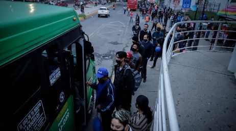 Después de las nueve de la noche y durante los fines de semana sólo podrán operar los taxis amarillos. EL INFORMADOR/F. Atilano