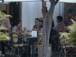 El gobernador detalla que los negocios van a estar cerrados pero la gente puede estar en la calle. EL INFORMADOR/ G. Gallo