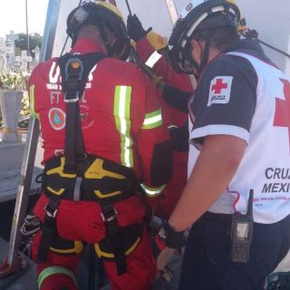 Hombre cae a tumba en el panteón de Mezquitán