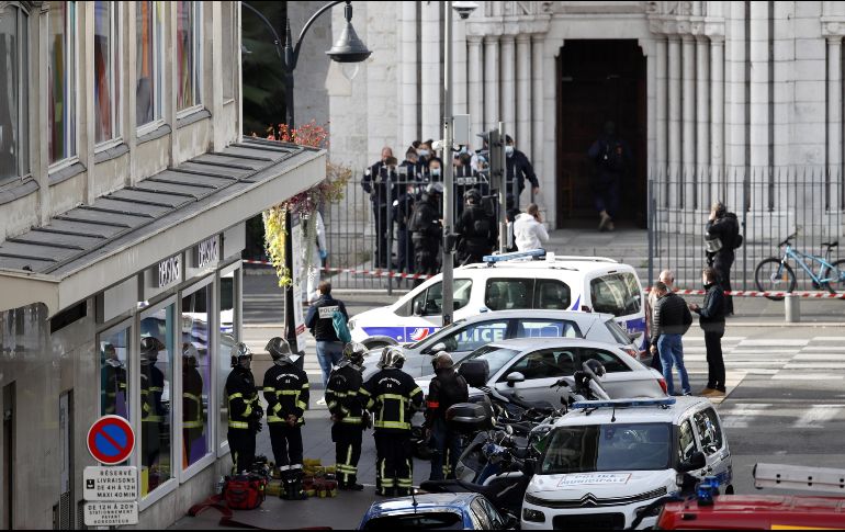 Un hombre entró a la Basílica de Nuestra Señora en el centro de Niza y mató a tres personas. EFE / S. Nogier