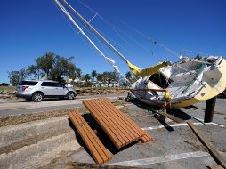 Un bote quedó sobre una autopista en Pass Christian, Mississippi, luego del paso de 