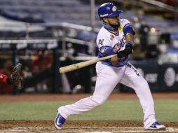 Alan Espinoza colaboró con dos hits para la victoria de los caporales, uno de ellos fue batazo de vuelta entera. TWITTER/@charrosbeisbol