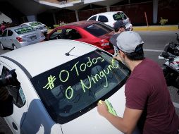 Los conductores de plataformas de ERT se manifestaron en el Centro de Guadalajara y tomaron varias avenidas. Exigieron que se les permita operar como a los taxis tradicionales. EL INFORMADOR /F. ATILANO