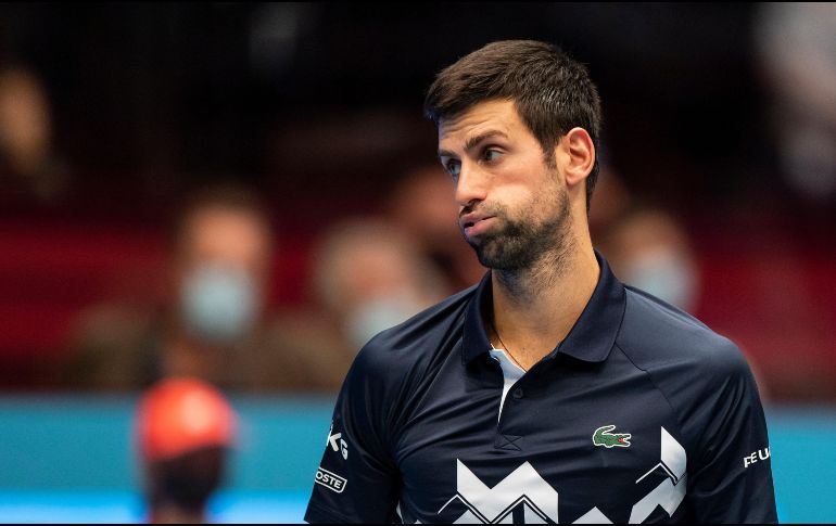 Djokovic, desconocido, resignado a una dura y clara derrota, solo había perdido este 2020 contra Rafael Nadal en la final de Roland Garros y contra el también español Pablo Carreño en los octavos de final del Abierto de Estados Unidos. EFE / C. Bruna