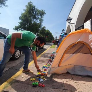 Botón de emergencia: Conductores de ERT hacen “plantón de carritos” en Casa Jalisco