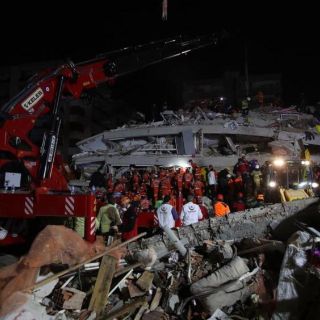 Aumentan a 20 los muertos tras terremoto en Turquía y Grecia