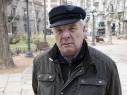 Javier Martínez Reverte nació en Madrid en 1944, estudió filosofía y periodismo, se especializó en libros de viajes, mismos que solía firmar con su segundo apellido.  AFP / ARCHIVO