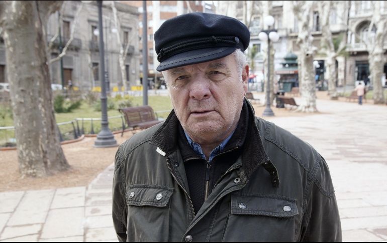 Javier Martínez Reverte nació en Madrid en 1944, estudió filosofía y periodismo, se especializó en libros de viajes, mismos que solía firmar con su segundo apellido.  AFP / ARCHIVO