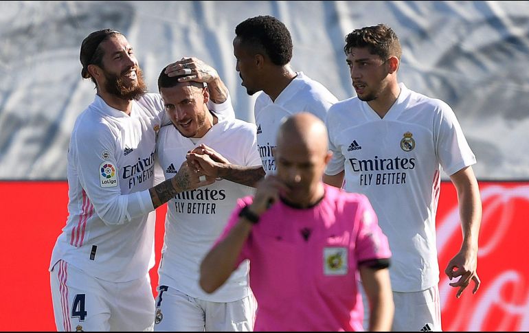 El belga Eden Hazard (segundo, izquierda) volvió a anotar con los blancos después de 392 días. AFP / O. Del Pozo