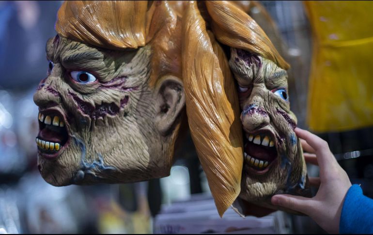 Máscara de látex del presidente de Estados Unidos, Donald Trump, a la venta en Filadelfia, Pensilvania. AFP / M. Makela