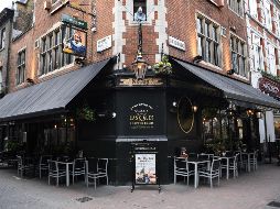 Esta medida supondrá el cierre obligado de los comercios y negocios no esenciales, así como de toda la hostelería, aunque escuelas y universidades seguirán abiertas. EFE / ARCHIVO