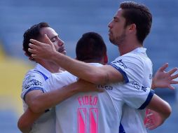 George Corral, Daniel Álvarez y Santiago Ormeño festejan la única anotación registrada en el encuentro. IMAGO7/S. Bautista