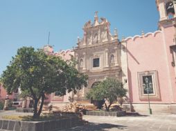 Parroquia de la Inmaculada Concepción. Su brillante cantera rosa es una de las estampas más célebres de esta bella ciudad. EL INFORMADOR • F. González