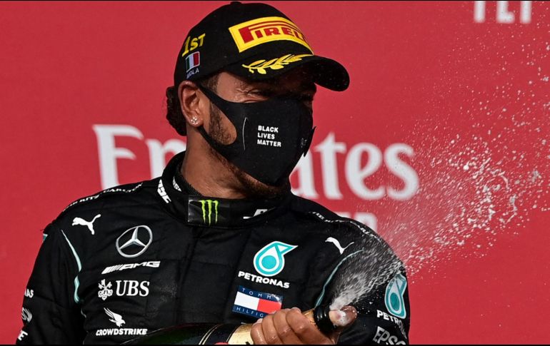 Con este triunfo, Hamilton se acerca un poco más a un nuevo título mundial de pilotos. AP / M. Medina