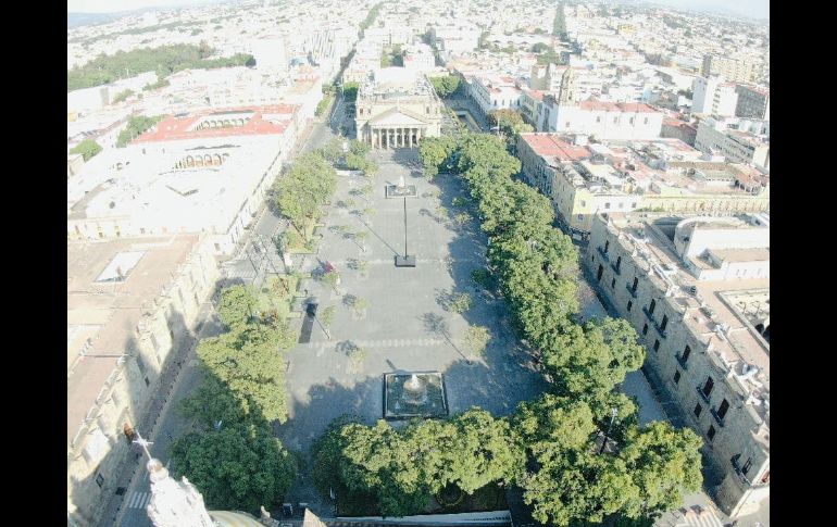Tomas aéreas que muestran vacíos puntos del Centro de Guadalajara, como la Plaza de la Liberación. FACEBOOK@deltoroismael