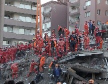 El terremoto se produjo el viernes por la tarde en el mar Egeo, al suroeste de Esmirna, la tercera mayor ciudad de Turquía. AP / I. Gokmen