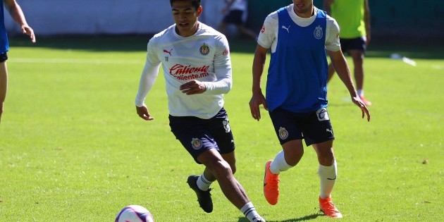 Chivas: "Chofis, "Gallito" y Alexis Pe&ntilde;a no entrenan con el equipo