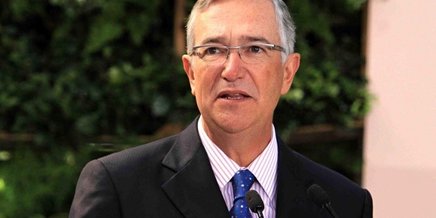 Ricardo Salinas Pliego defiende el outsourcing