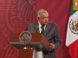 Aunque él no lo usa, AMLO aplaude al pueblo mexicano porque es 