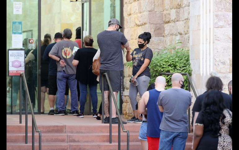 Una fila en Surprise, Arizona. AFP/C. Petersen