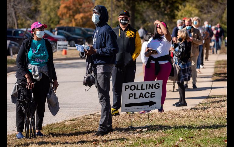 CCiudadanos hacen fila para votar en una escuela en Ferguson, Missouri. EFE/EPA//S. Hastings