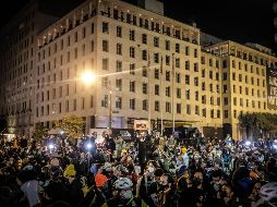 Manifestantes en la plaza 