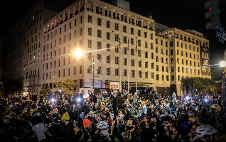 Manifestantes en la plaza 
