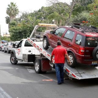 Discrepan por nueva regulación al servicio de grúas