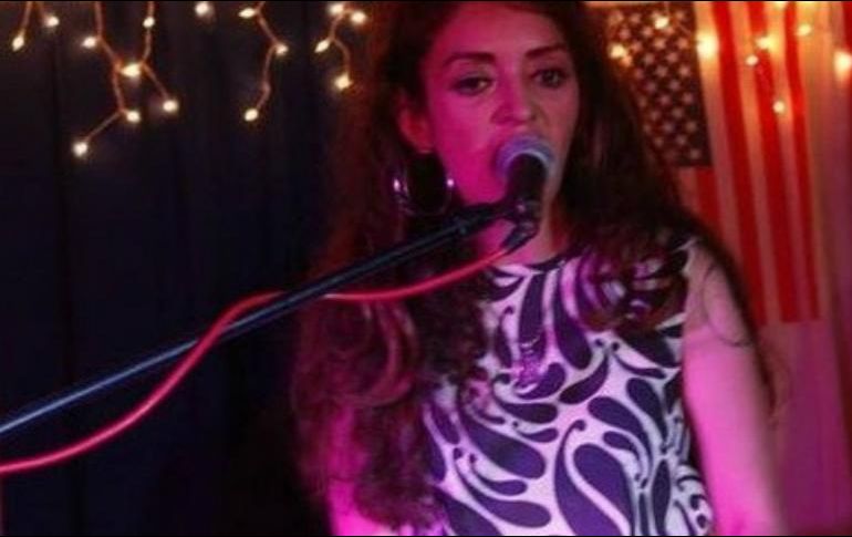 Con Las Ultra, Farfissa grabó en 1996 un EP que se convertiría en su primer disco titulado 