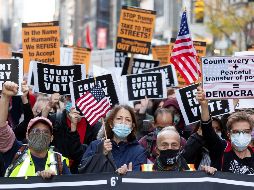 Estadounidenses salieron a las calles para exigir conteo de votos. Trump afirmó, sin evidencias, que hubo irregularidades en Wisconsin y Michigan. Pidió transparencia en Pensilvania y recurrió a la justicia en Georgia. EFE/J. Lane