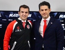 ''Se acabó la tolerancia. A partir de hoy ha habido cambios muy importantes en la estructura del club, en todos los niveles de la organización'', dijo Riestra (I) a su llegada. TWITTER / @atlasfc