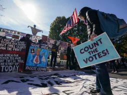 El pasado miércoles 4 de noviembre el equipo de Trump interpuso una demanda para detener el conteo de votos en Michigan. AP / A. Brandon