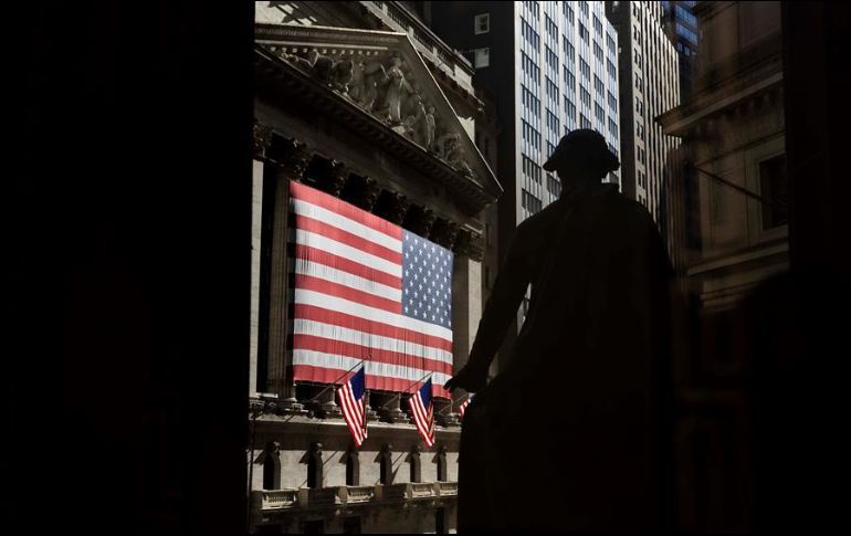 El Dow Jones Industrial Average subió 1.95% a 28 mil 390.24 puntos al cierre de este jueves. EFE/J. Lane